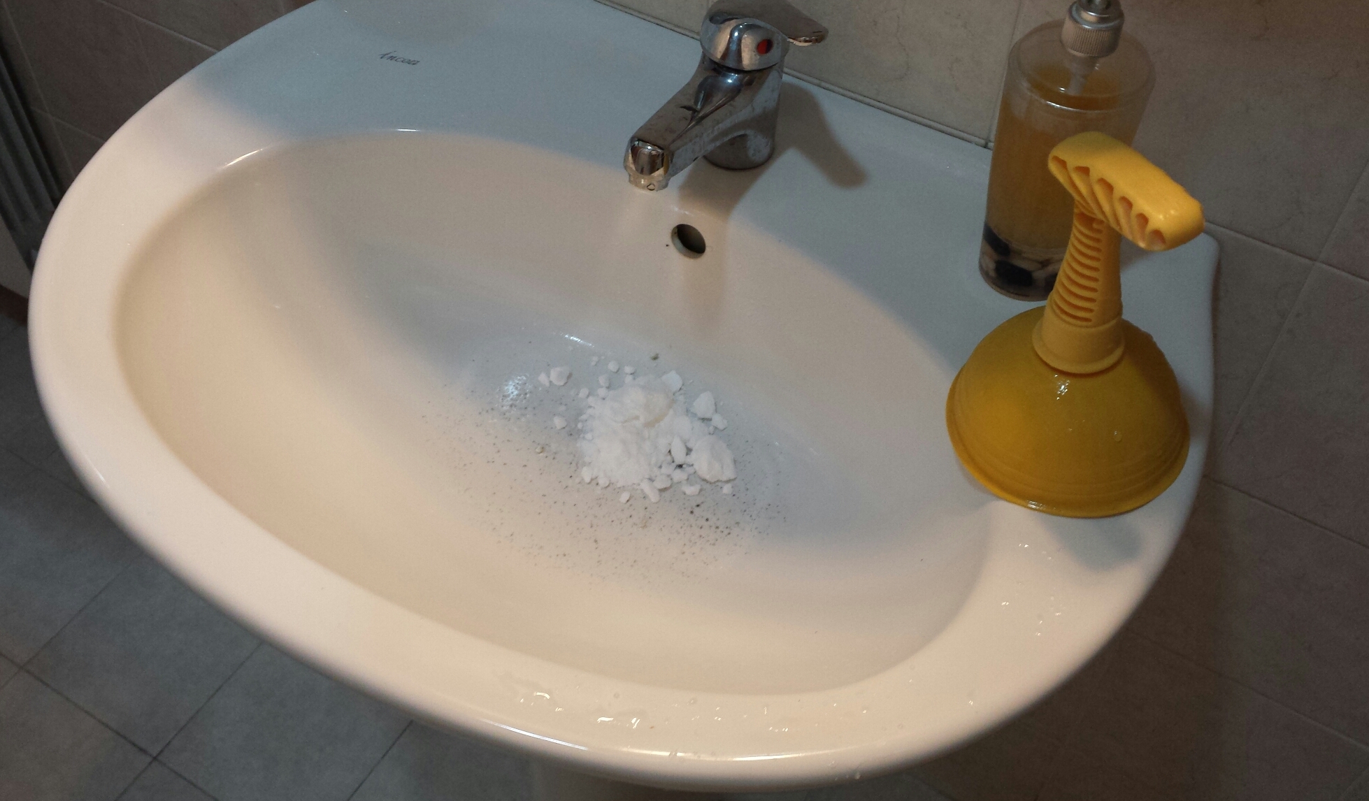Bicarbonato di sodio - Rimedio per sbloccare lavandino